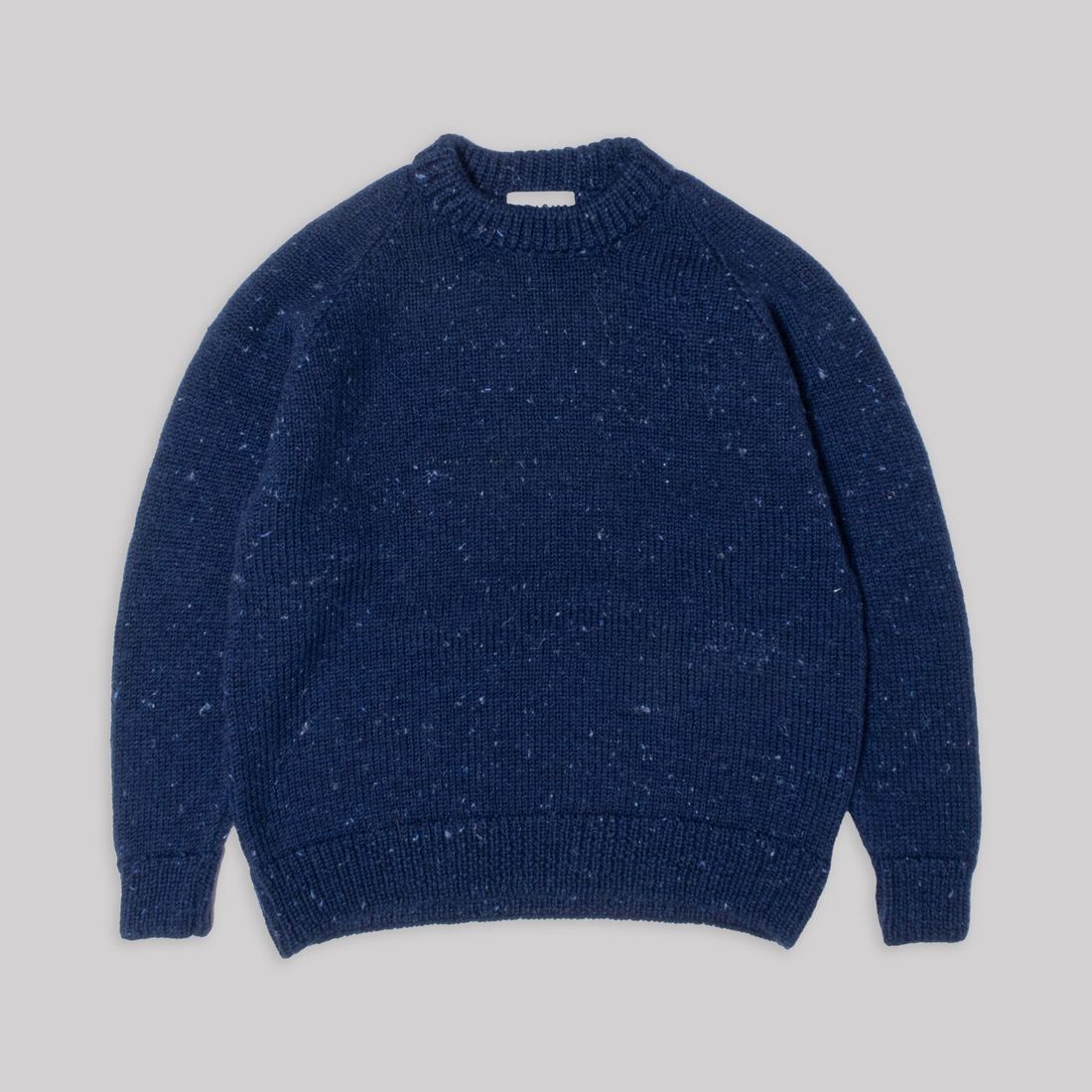 The Origin raglan chunky jumper in British wool, Blue John nepp.